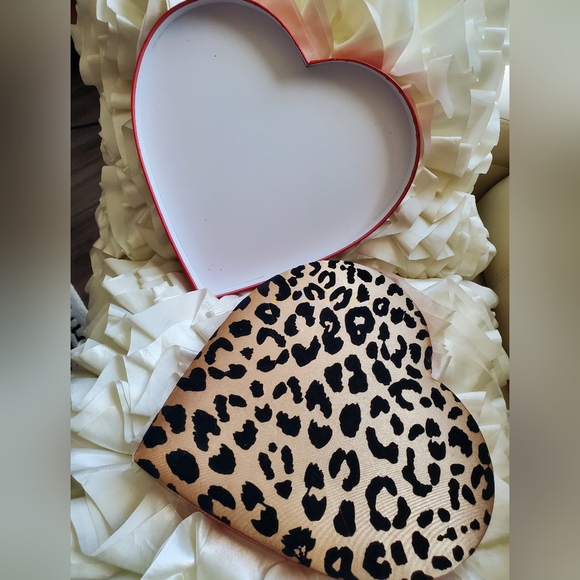 Leopard Print Heart Shaped Box - Picture 2 of 3
